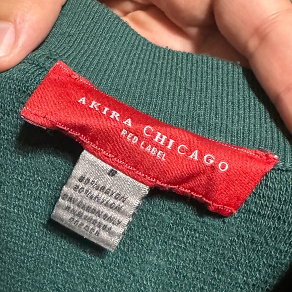 A green dress that is wrinkled since I don’t have an iron but never used - Picture 2 of 3